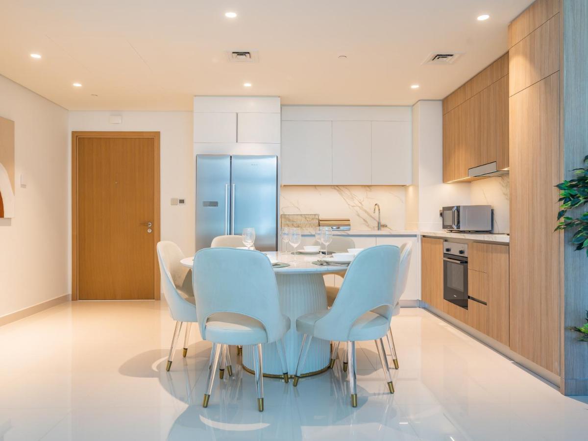 Exceptional 2br-private Access-palm Jumeirah Apartment Dubai